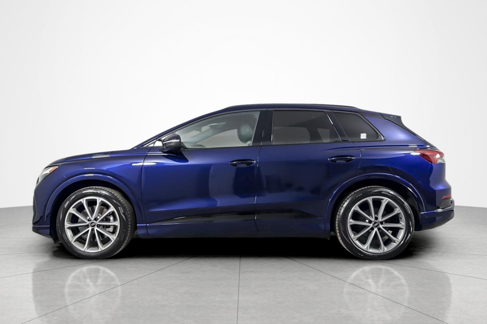 Used 2026 Audi Q4 e-tron Premium Plus w/ Premium Plus AWD/4WD image 2