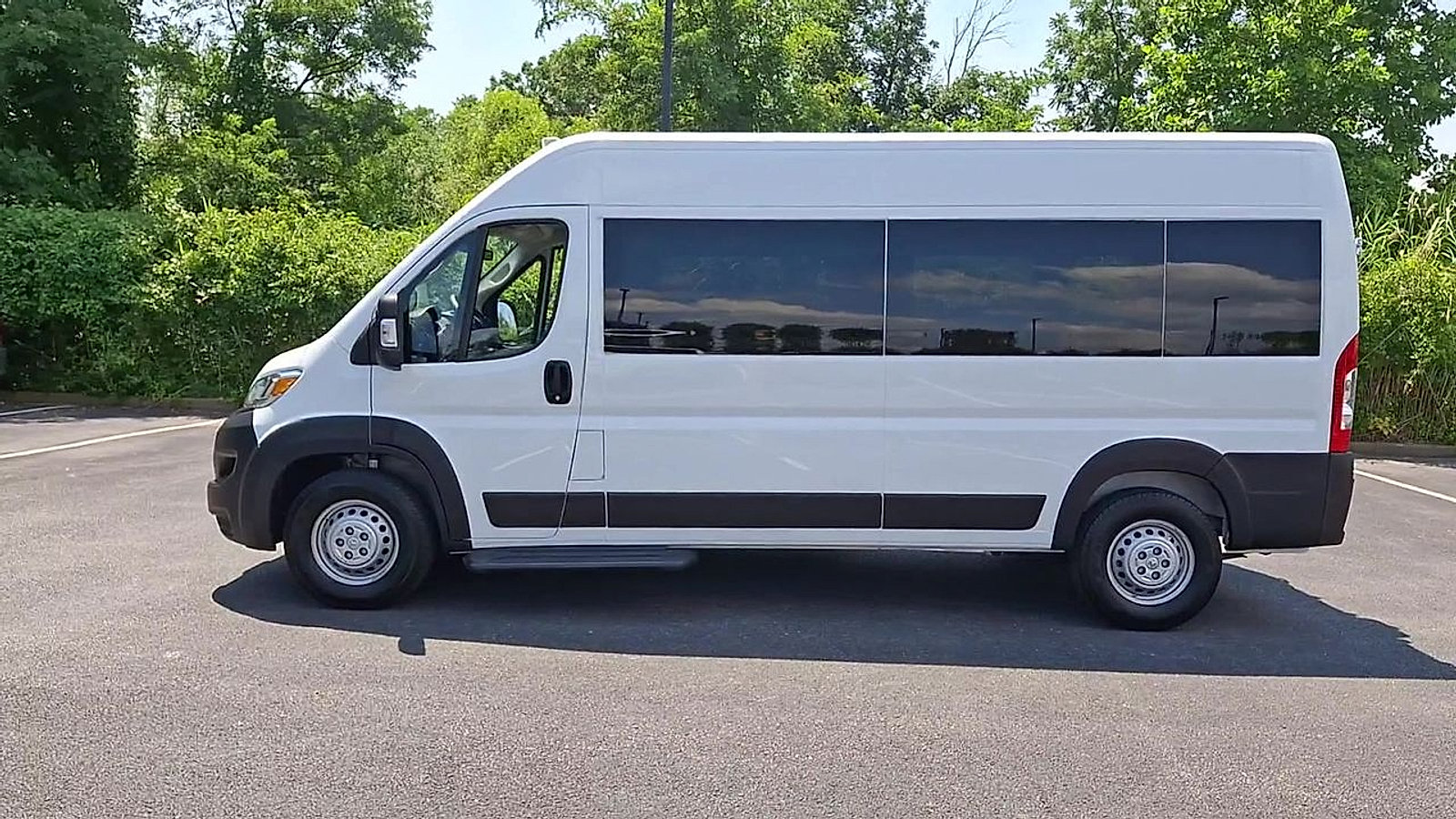 Used 2024 RAM ProMaster 2500 w/ Convenience Group FWD image 2