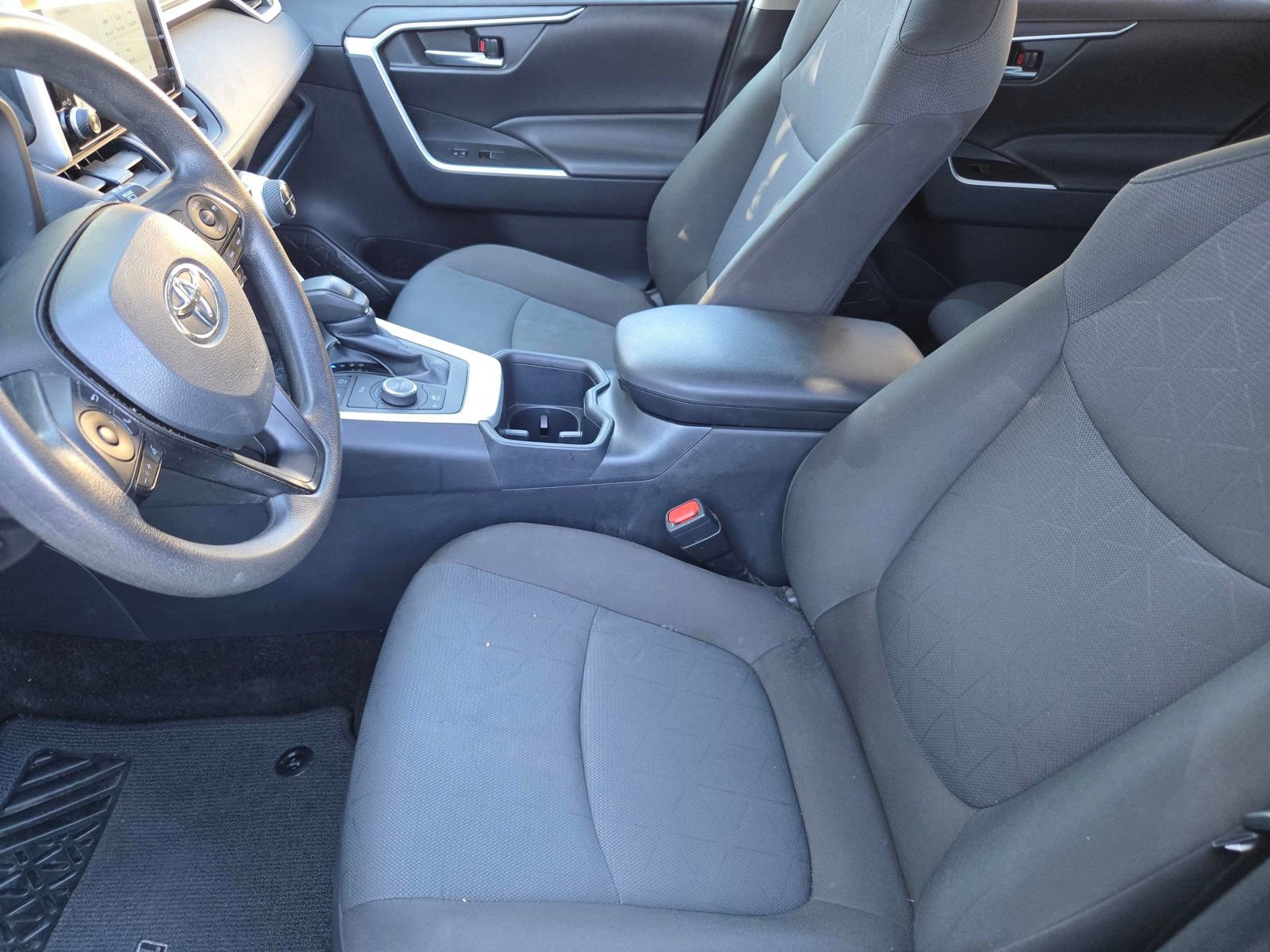 Used 2025 Toyota RAV4 XLE AWD/4WD image 12
