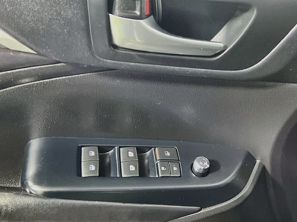Used 2018 Toyota Highlander SE w/ Carpet Mat Package (TMS) AWD/4WD image 14
