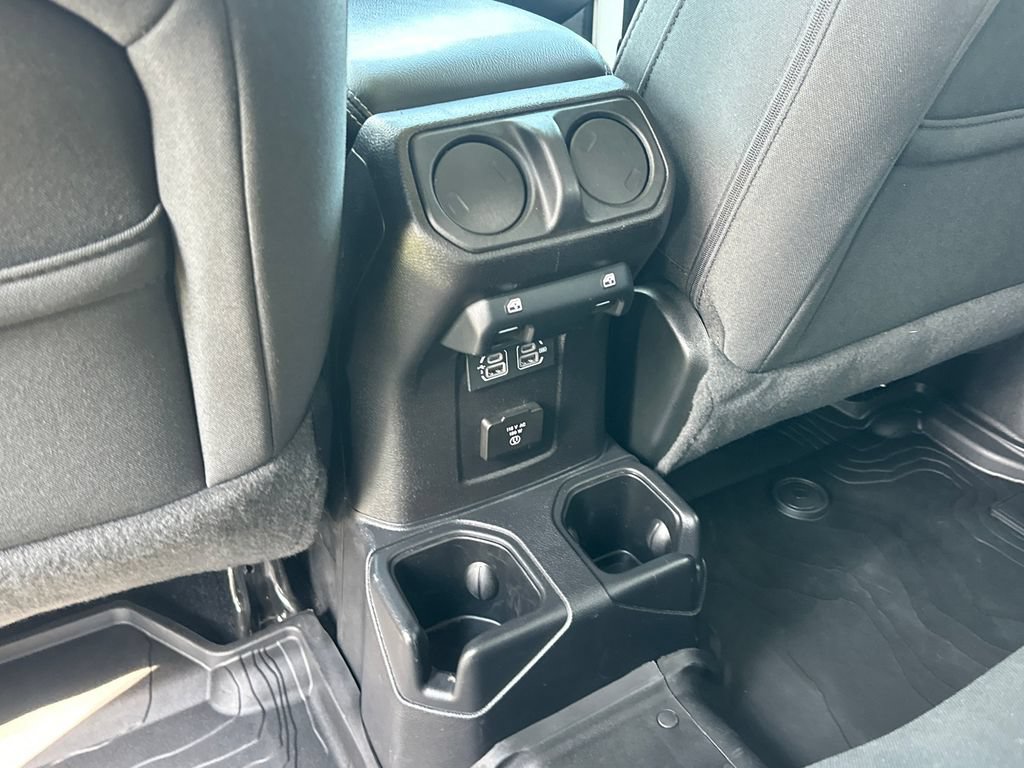 Used 2020 Jeep Wrangler Unlimited Sahara AWD/4WD image 17