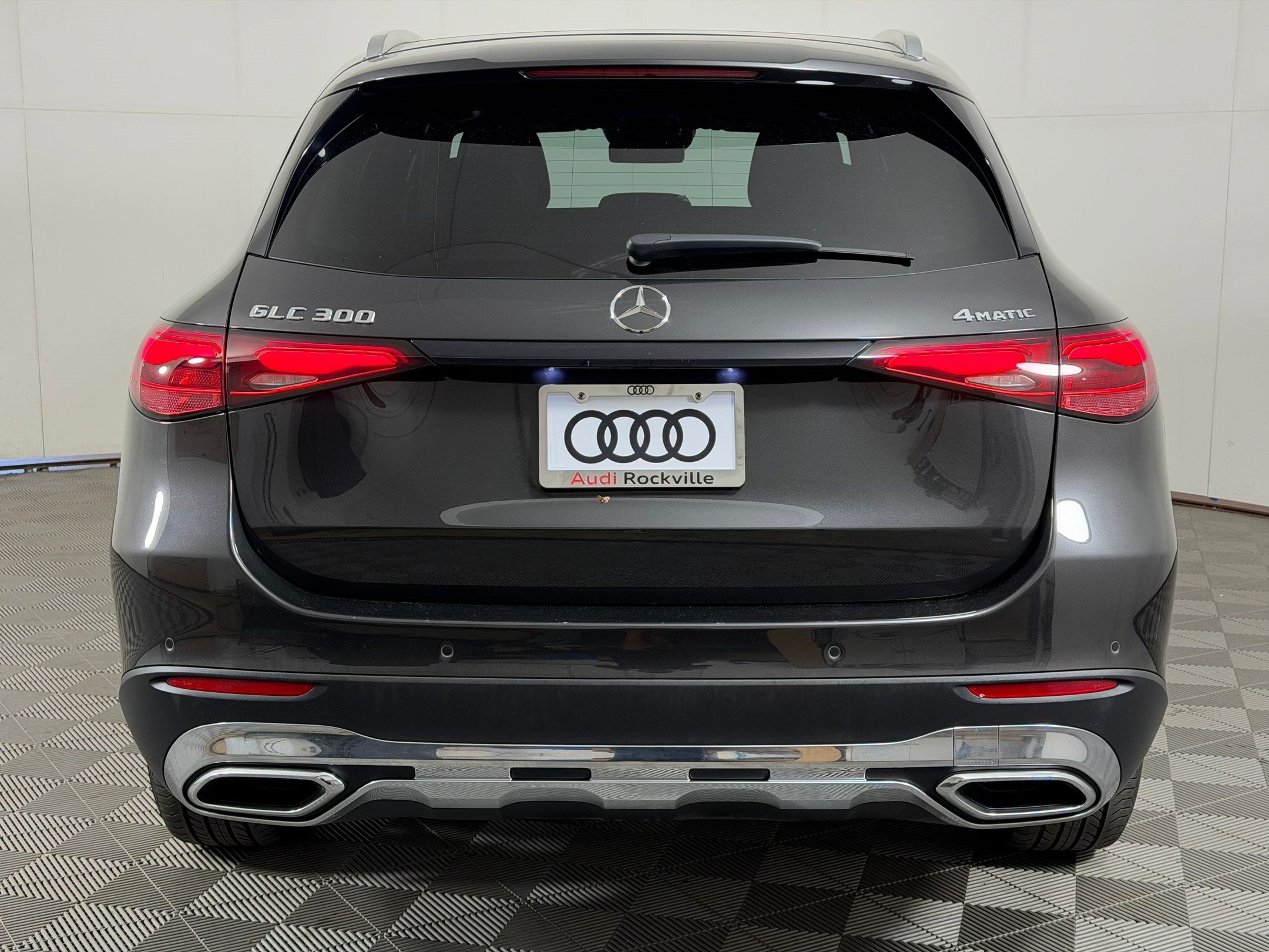 Used 2023 Mercedes-Benz GLC 300 4MATIC image 10