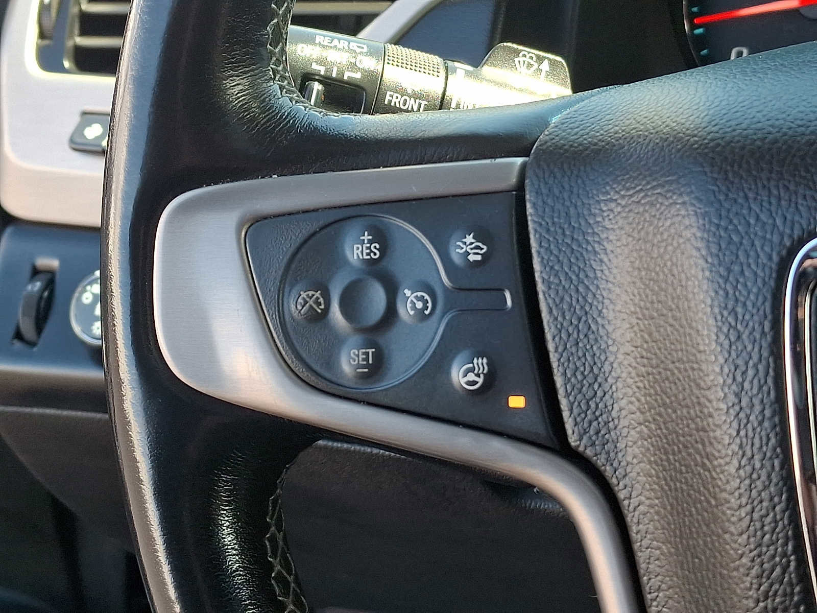 Used 2020 GMC Yukon XL Denali w/ Denali Premium Package image 24
