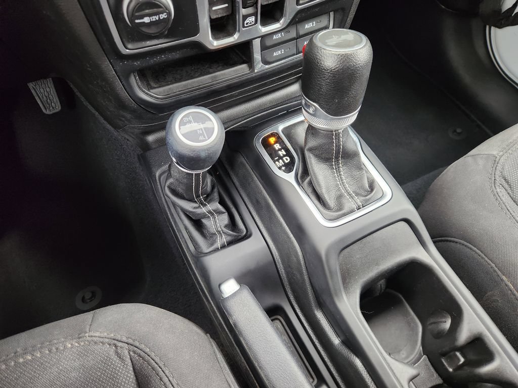 Used 2023 Jeep Wrangler Unlimited Sahara w/ Cold Weather Group AWD/4WD image 19