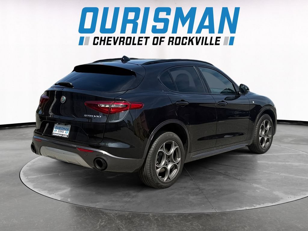 Used 2022 Alfa Romeo Stelvio Ti AWD/4WD image 6