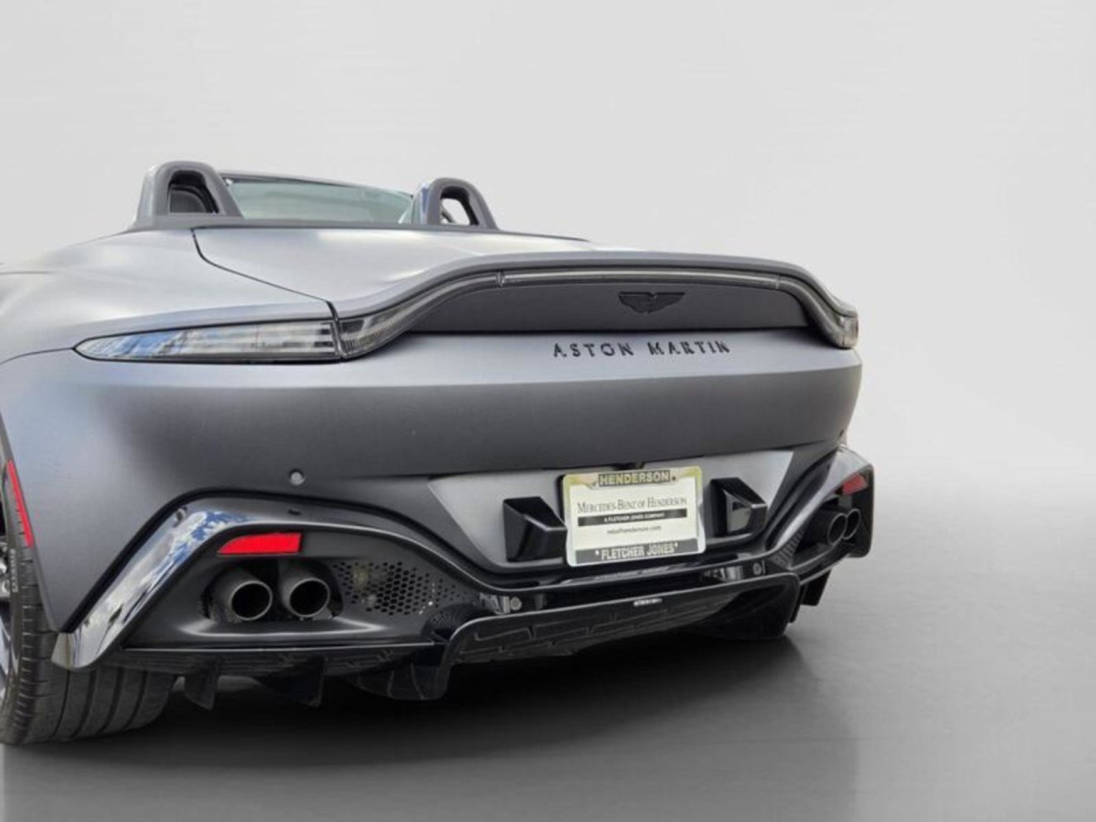 Used 2023 Aston Martin V8 Vantage Roadster RWD image 4