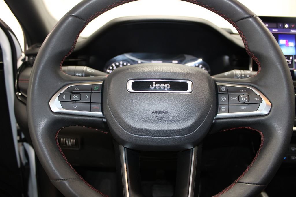 Used 2025 Jeep Compass Trailhawk image 36