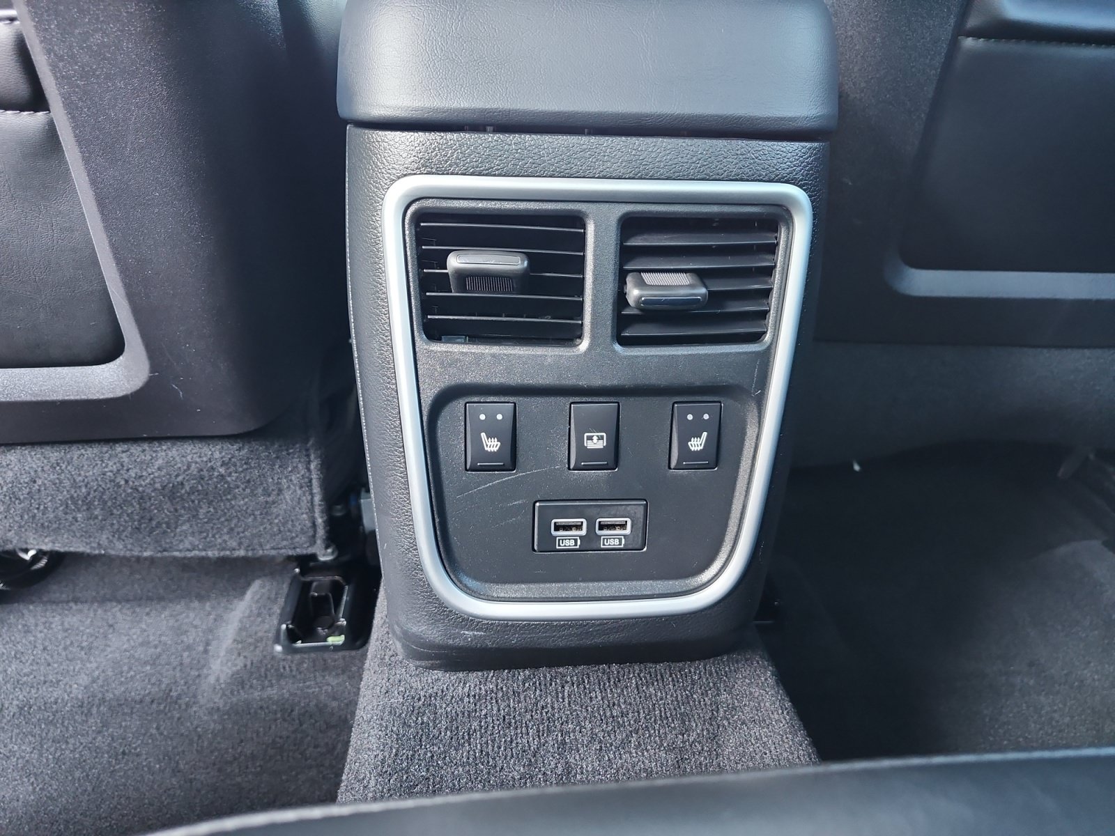 Used 2023 Chrysler 300 Touring L w/ Safetytec Plus Group RWD image 13