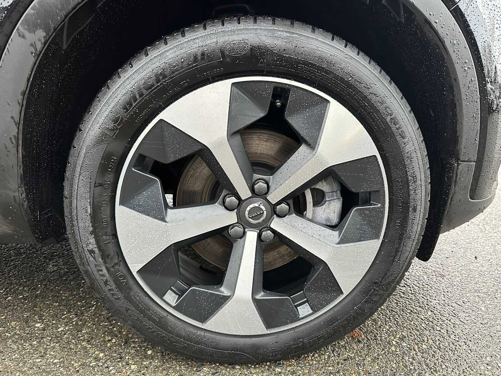 Used 2025 Volvo XC40 B5 Core w/ Protection Package Premier image 9