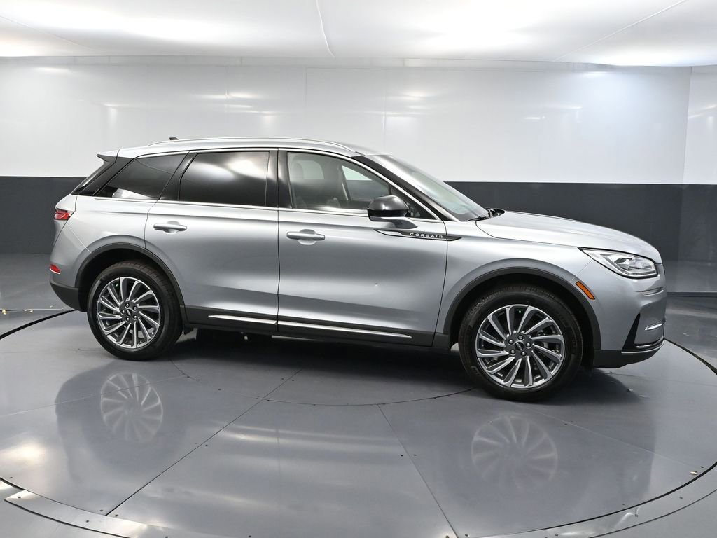 Used 2024 Lincoln Corsair Reserve image 3