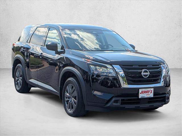 Used 2024 Nissan Pathfinder S image 2