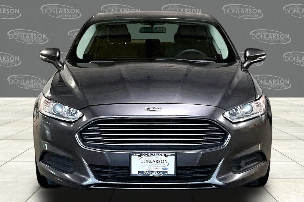 Used 2016 Ford Fusion SE FWD image 2