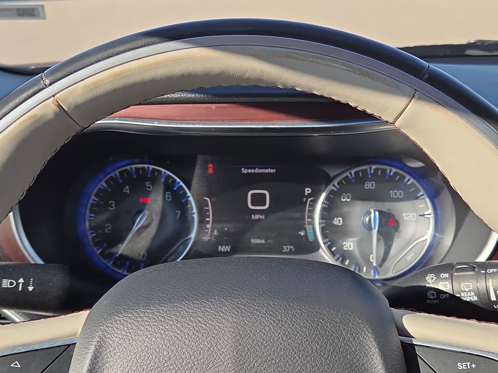 Used 2019 Chrysler Pacifica Limited image 21