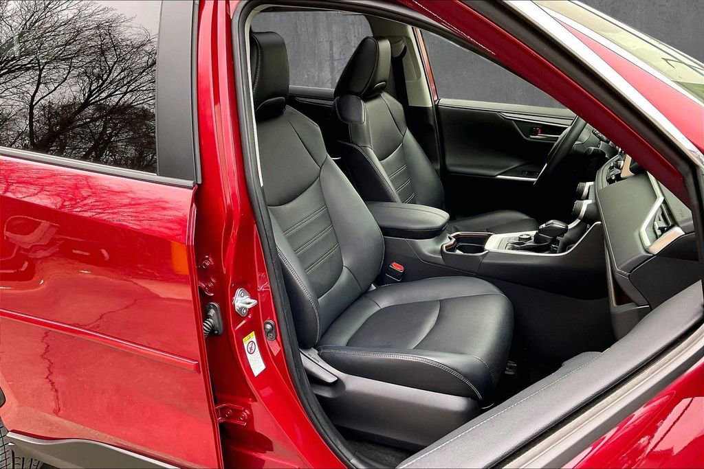Used 2019 Toyota RAV4 Limited w/ Advanced Technology Package AWD/4WD image 29