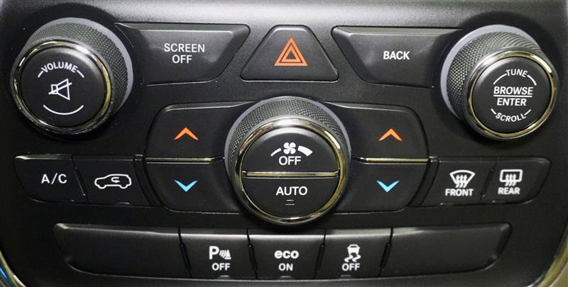 Used 2015 Jeep Grand Cherokee Limited w/ Luxury Group II image 21