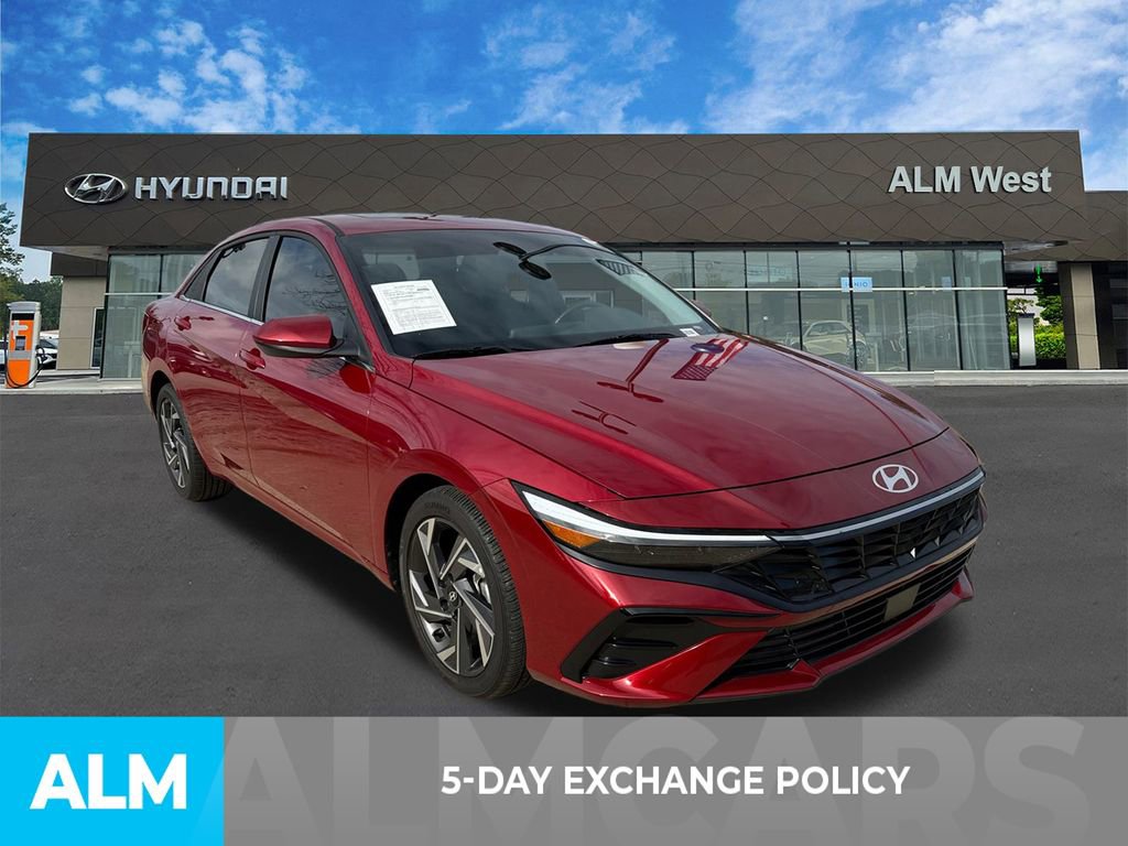 Used 2025 Hyundai Elantra SEL image 3