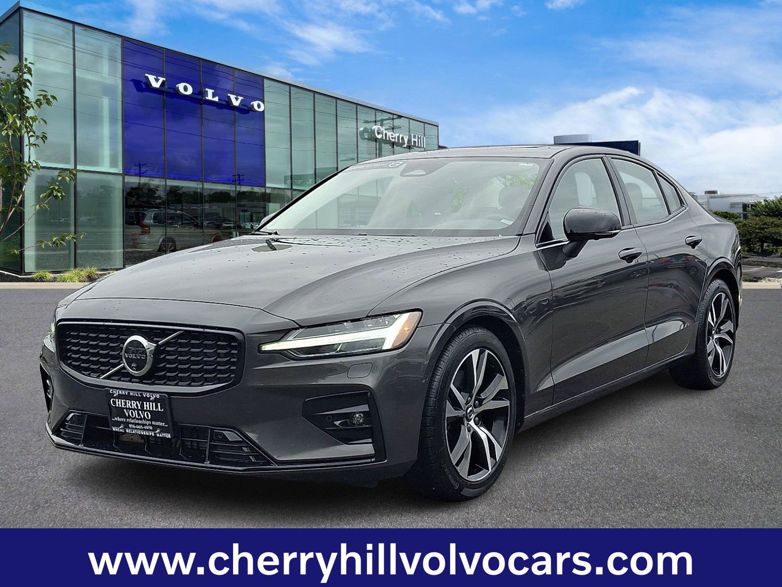 Certified 2025 Volvo S60 B5 Plus image 3