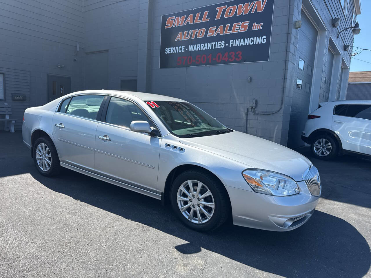 Used 2011 Buick Lucerne CXL FWD image 1