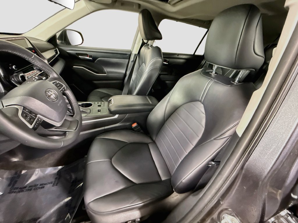 Used 2023 Toyota Highlander XLE FWD image 26