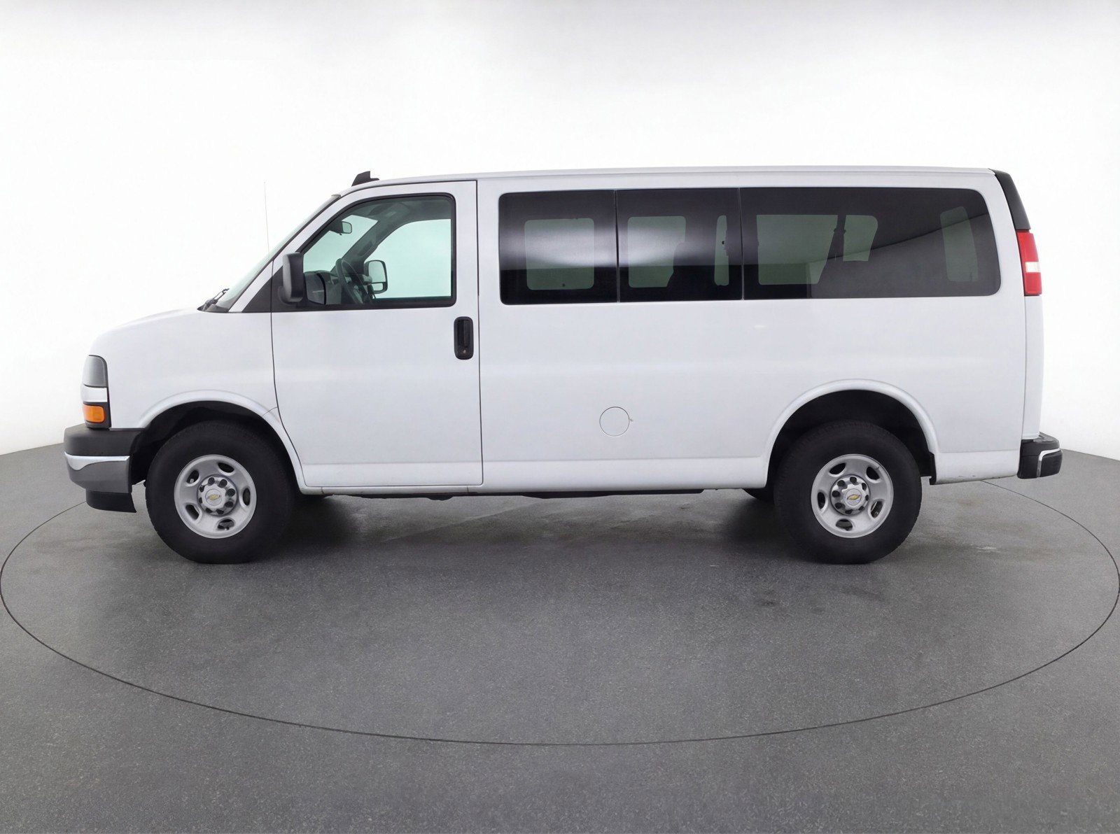 Used 2025 Chevrolet Express 3500 LT w/ LT Preferred Equipment Group RWD image 5