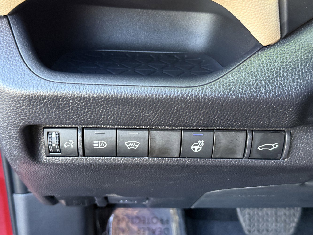 Used 2025 Toyota RAV4 XLE Premium image 18