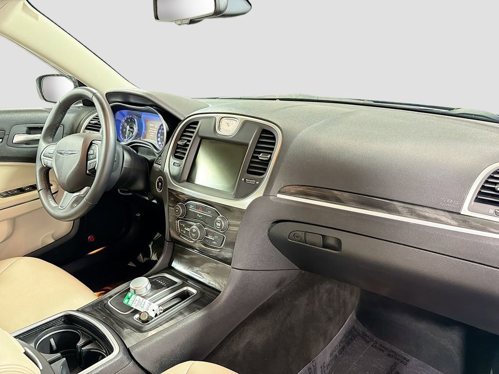 Used 2016 Chrysler 300 Limited image 32