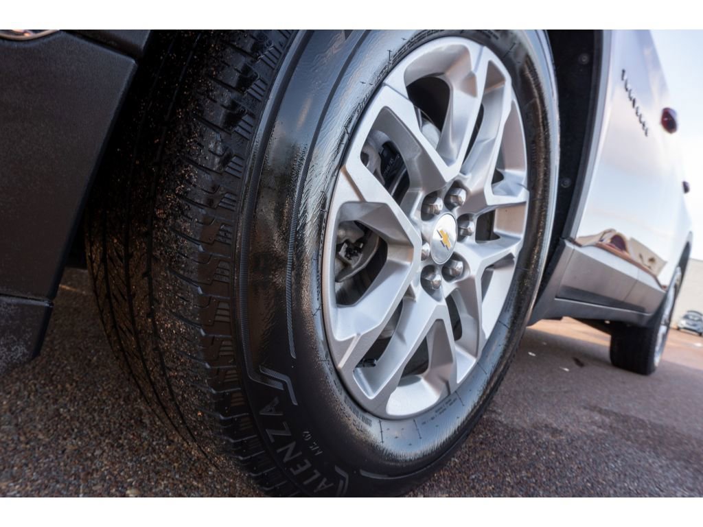 Used 2021 Chevrolet Traverse LT image 9