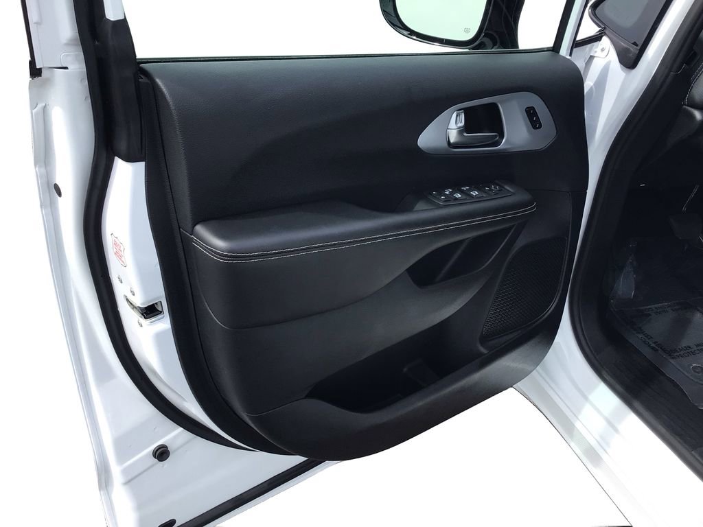 Used 2026 Chrysler Pacifica Limited FWD image 20