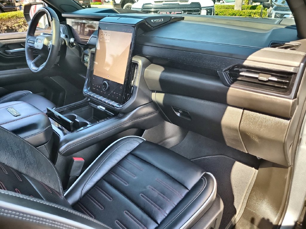 Certified 2025 GMC Yukon XL AT4 Ultimate AWD/4WD image 29