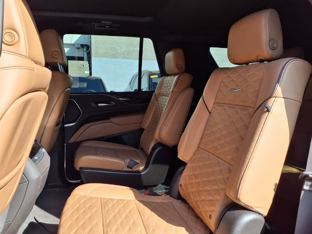 Used 2024 Cadillac Escalade Sport w/ Touring Package AWD/4WD image 17