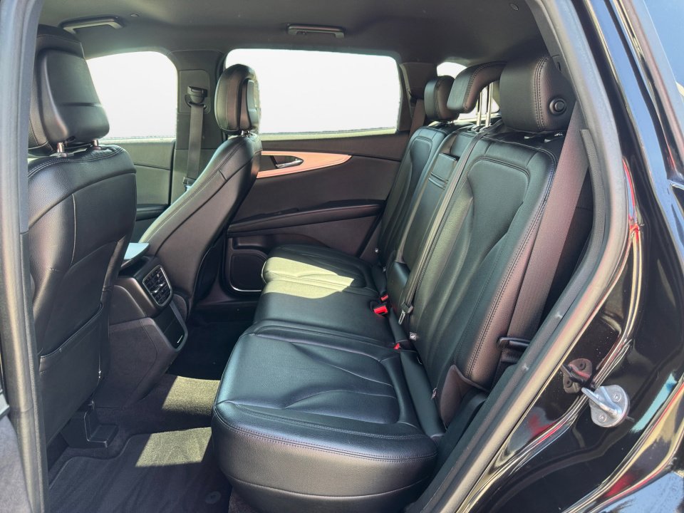 Used 2020 Lincoln Nautilus FWD image 16