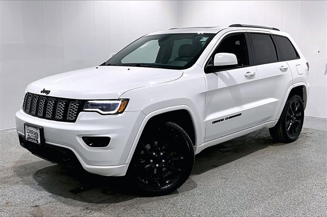 Used 2020 Jeep Grand Cherokee Altitude image 3