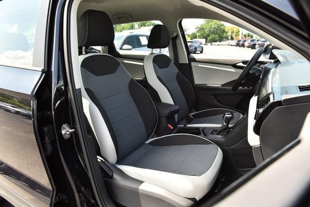 Certified 2025 Volkswagen Taos S FWD image 19
