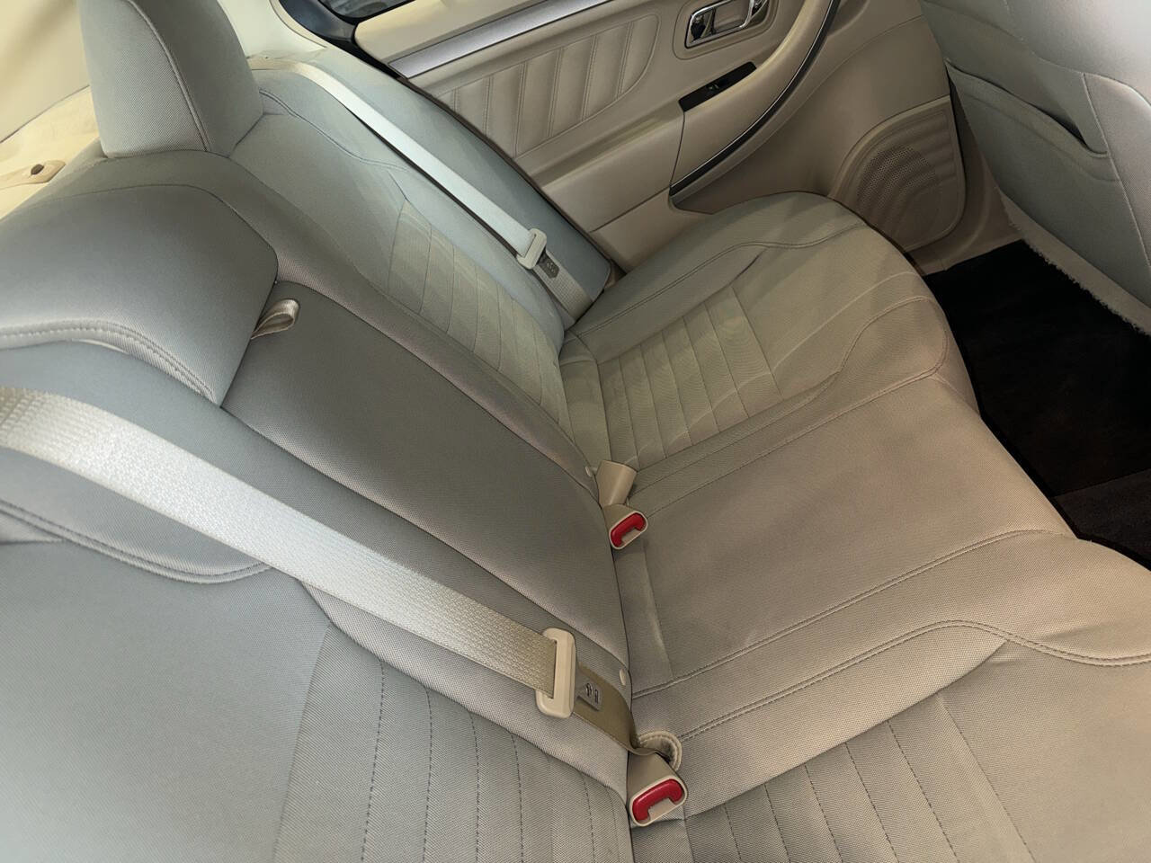 Used 2017 Ford Taurus SE image 21