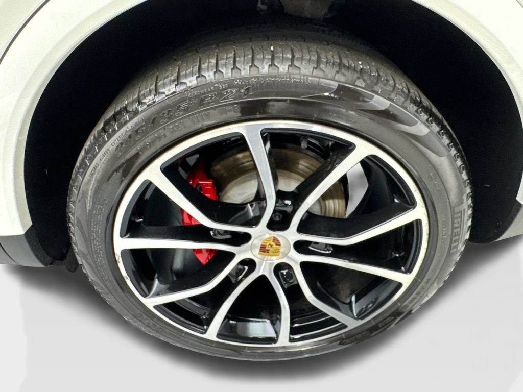 Used 2022 Porsche Cayenne w/ Premium Package AWD/4WD image 79