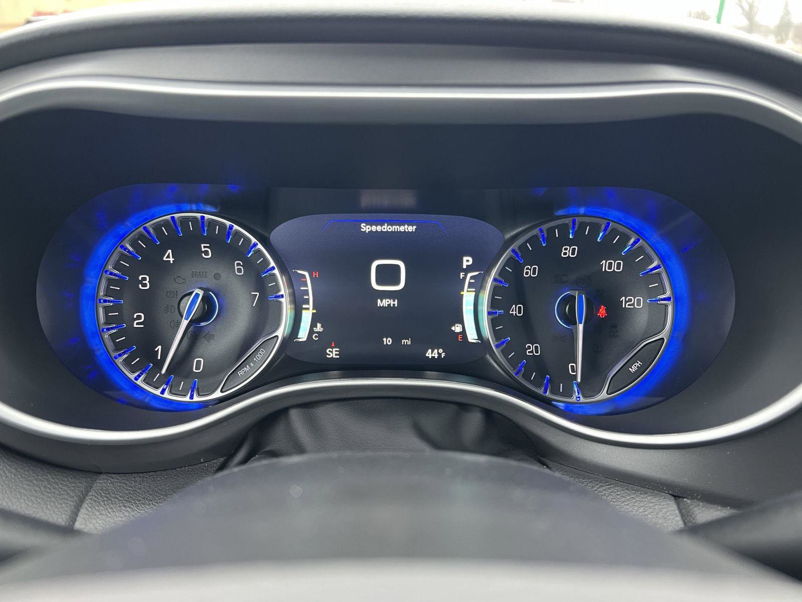 New 2026 Chrysler Voyager LX image 9