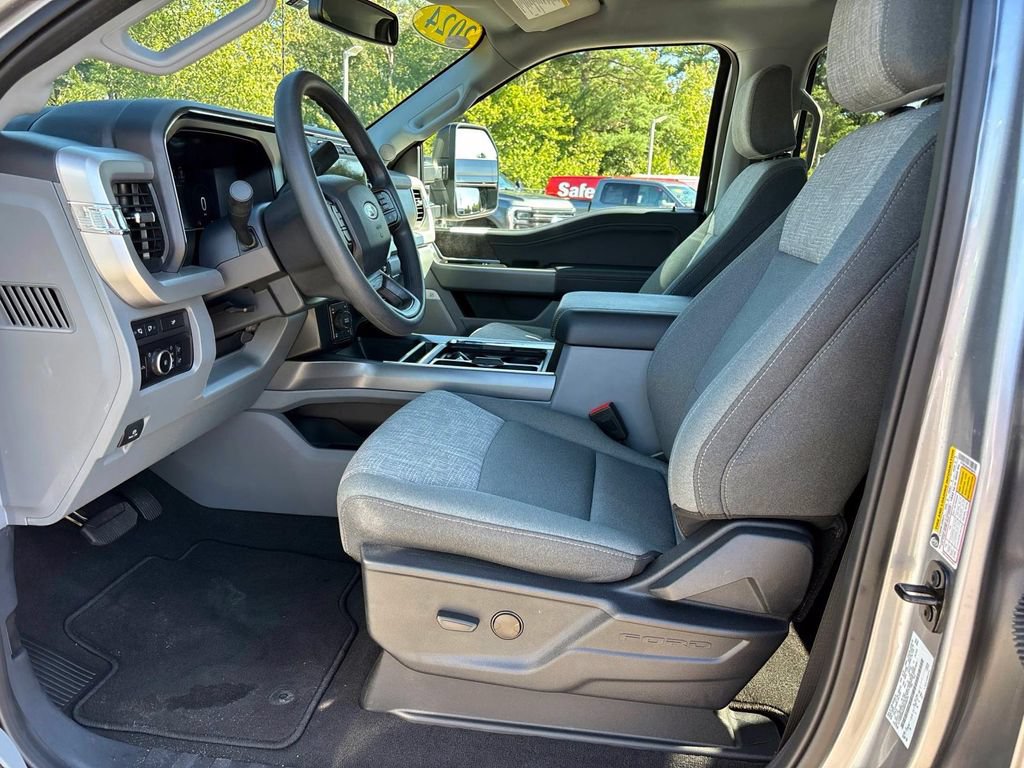 Used 2024 Ford F250 XLT w/ Black Appearance Package AWD/4WD image 13