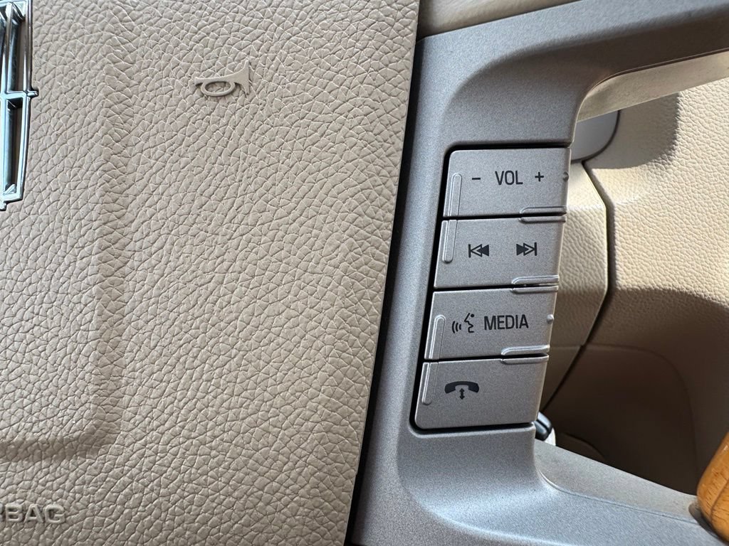 Used 2010 Lincoln Navigator 4WD image 21