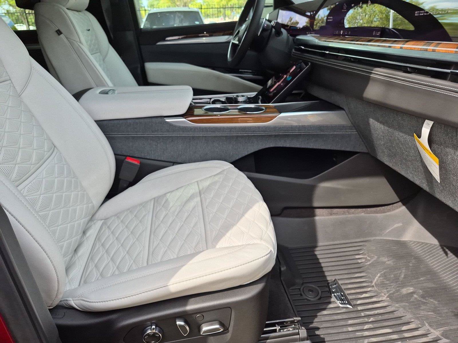 New 2026 Cadillac Escalade Platinum Sport w/ LPO, ONYX Package AWD/4WD image 29