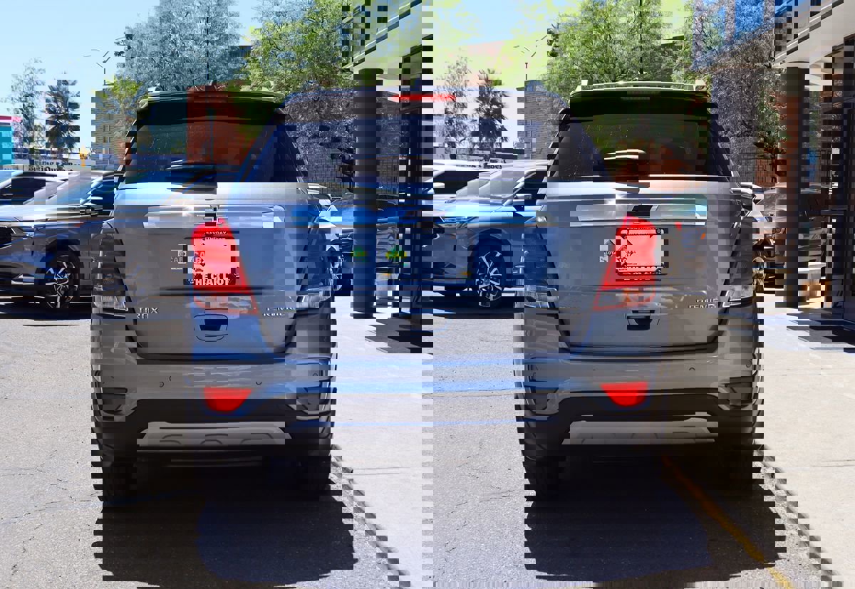 Used 2020 Chevrolet Trax Premier w/ LPO, Protection Package FWD image 11