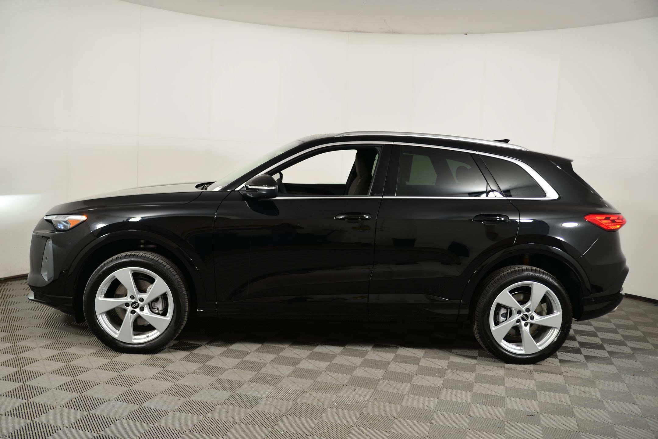 New 2025 Audi Q5 Premium AWD/4WD image 2
