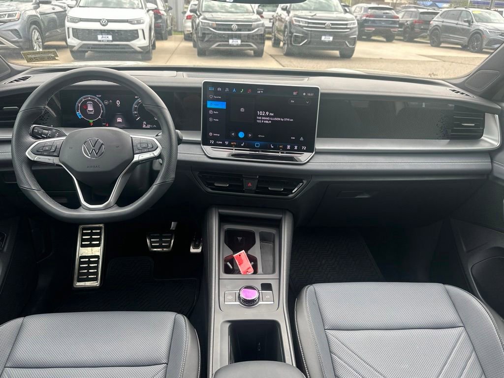 Used 2025 Volkswagen Tiguan SE R-Line AWD/4WD image 17