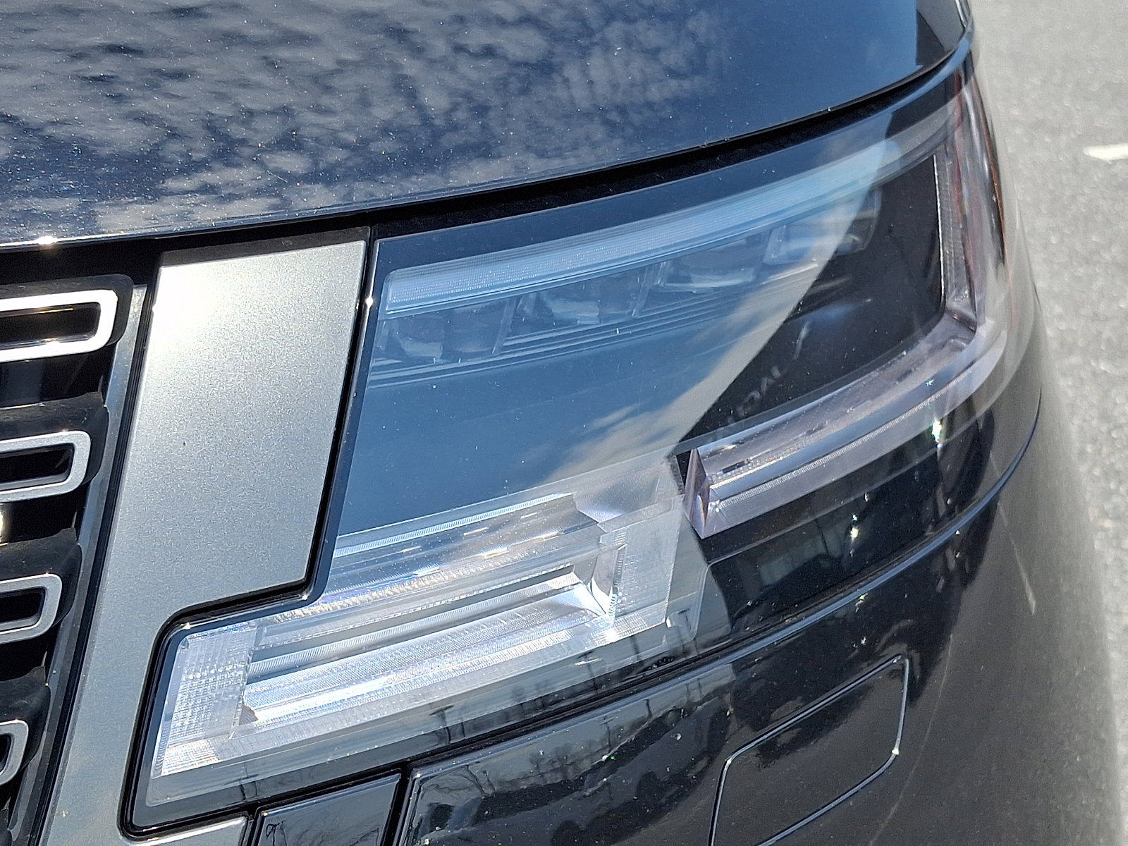 Used 2024 Land Rover Range Rover Autobiography image 9