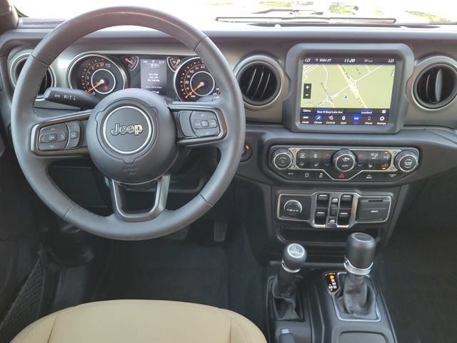 Used 2023 Jeep Gladiator Sport AWD/4WD image 9