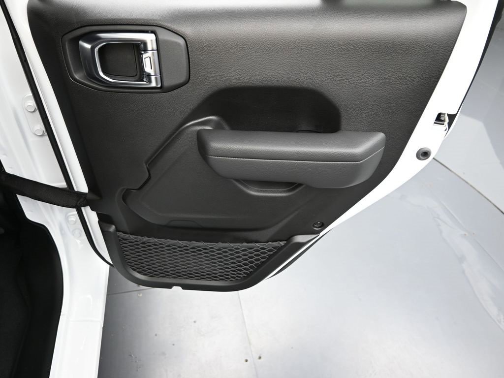 New 2025 Jeep Gladiator Sport image 13