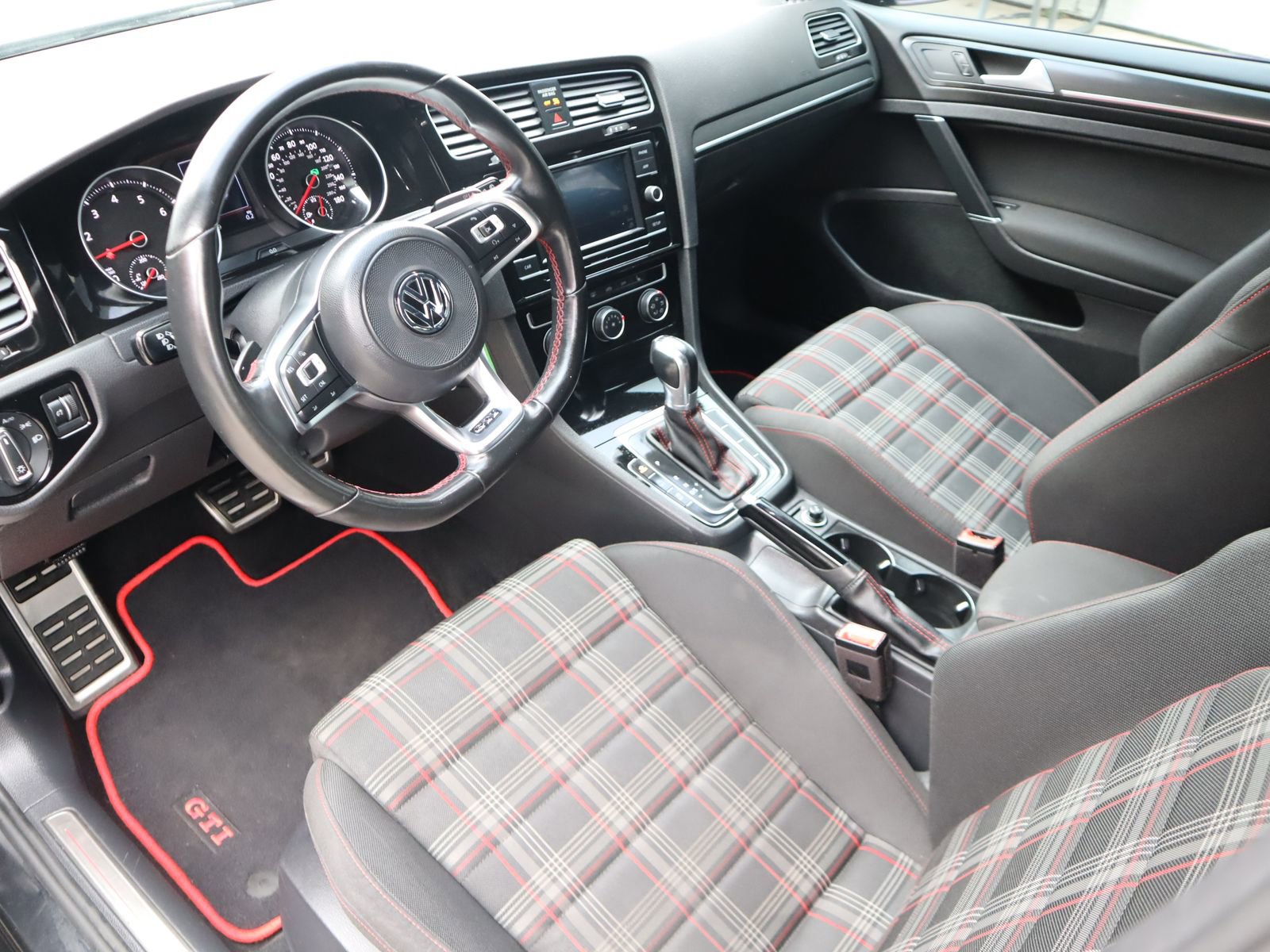 Used 2018 Volkswagen GTI S image 25