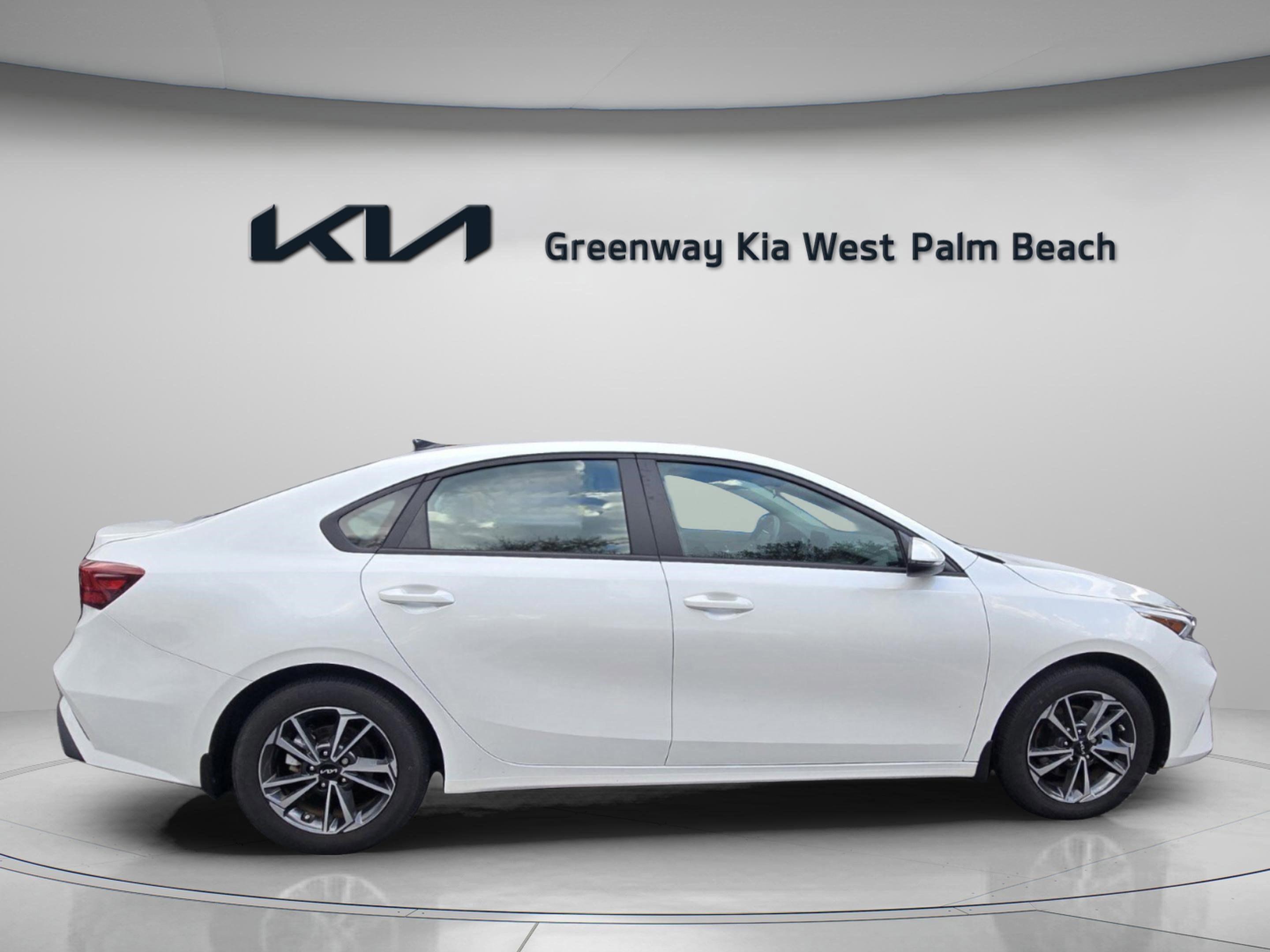 Used 2023 Kia Forte LXS w/ LXS Technology Package image 8