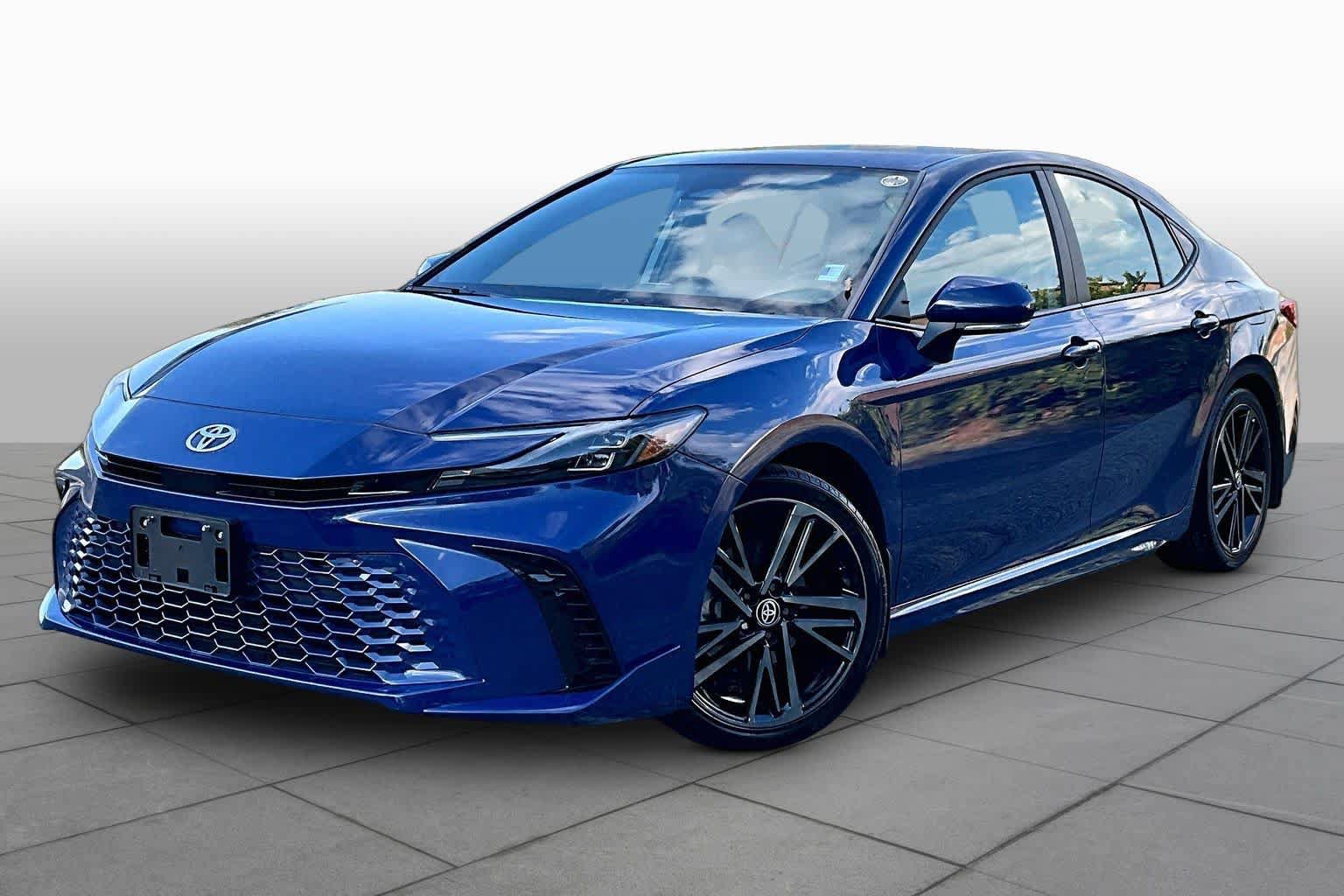 Used 2025 Toyota Camry XSE FWD image 1