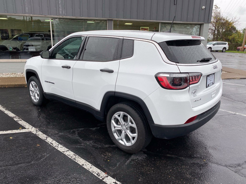 Used 2024 Jeep Compass Sport AWD/4WD image 4