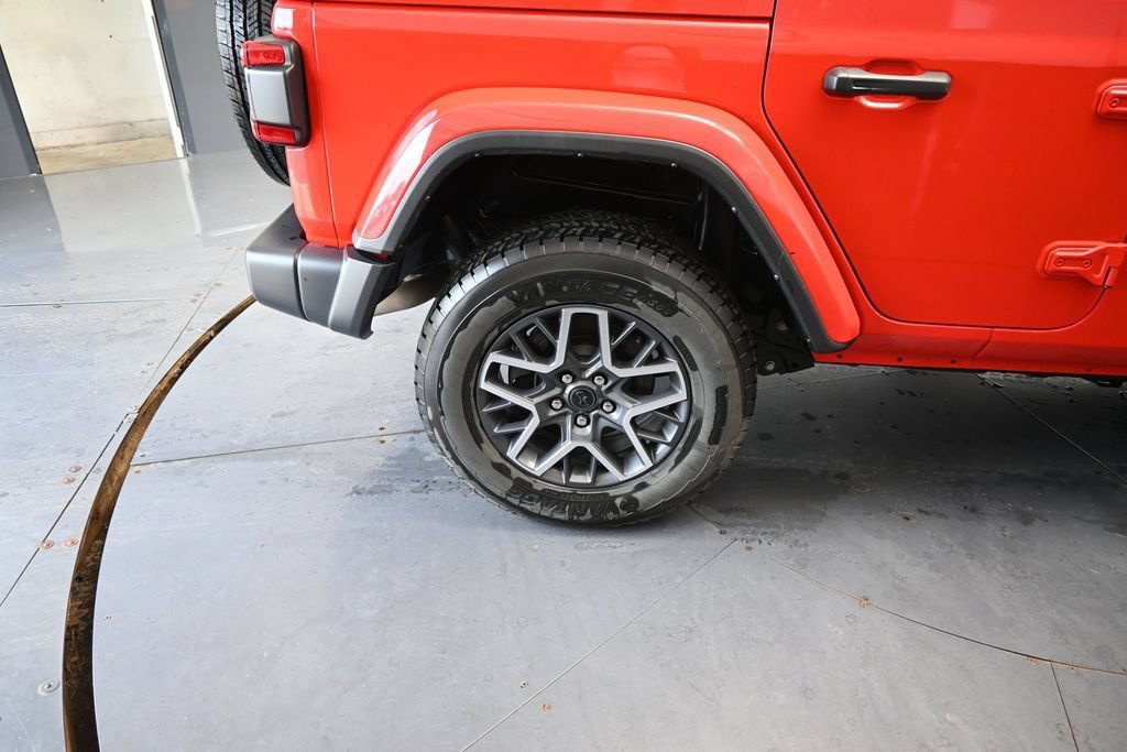 Used 2025 Jeep Wrangler Unlimited Sahara AWD/4WD image 23